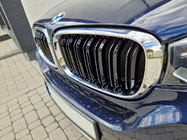 BMW X5 F15 2013–2018 M-Look munuaismaskit (kiiltävän musta, kromireunus) kuva 3