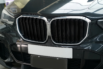 BMW X5 G05 2019–2026 M-Look munuaismaskit (2019-2022, kiiltävän musta kromikehyksellä) kuva 1