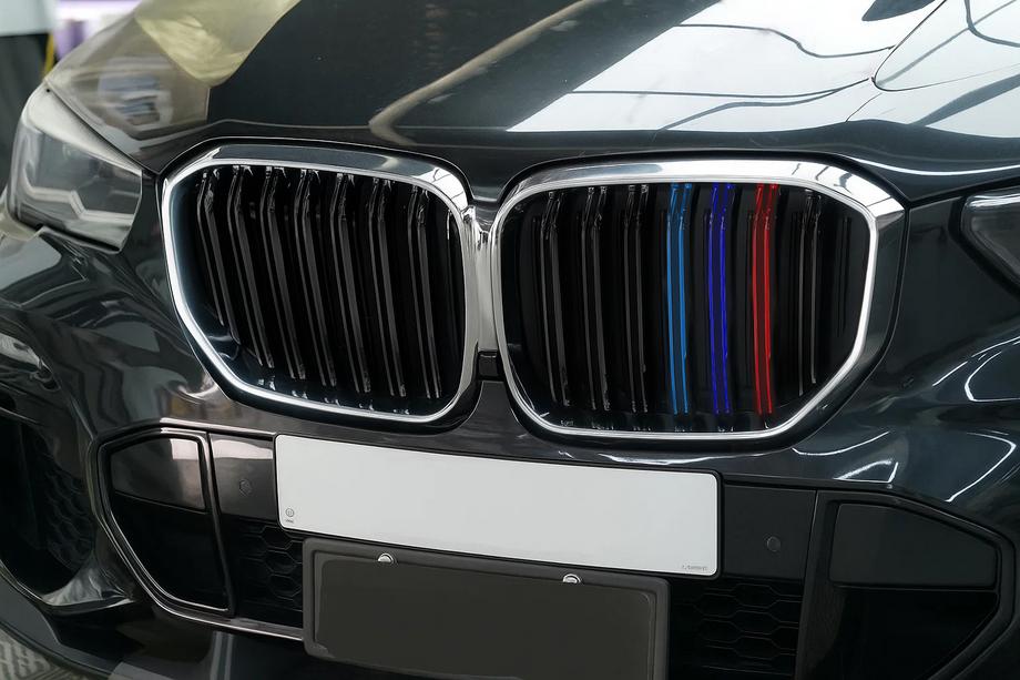 BMW X5 G05 2019–2026 Munuaismaskit M-Look (2019-2022, M-Color kromikehyksellä) Kuva 1