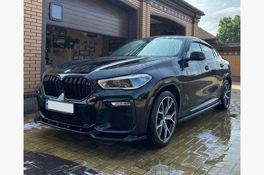 BMW X6 G06 2019–2027 M-look munuaismaski (2019-2022, kiiltävä musta) Image