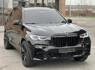 BMW X7 G07 2019– M-look munuaismaski (2019-2022, kiiltävä musta) kuva 2