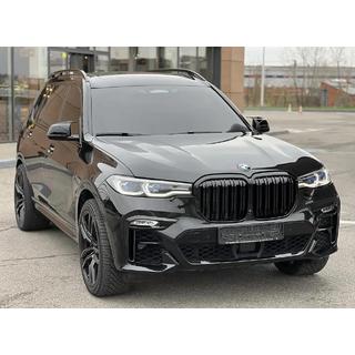 M-look munuaismaski (2019-2022, kiiltävä musta) kuva 2