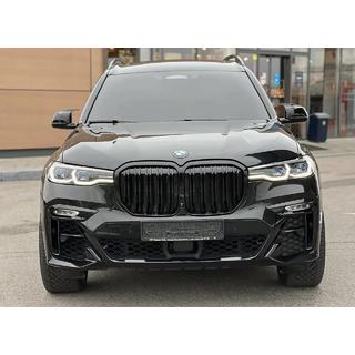 M-look munuaismaski (2019-2022, kiiltävä musta) kuva 1
