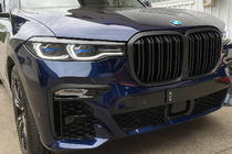 BMW X7 G07 2019– Munuaismaskit M-Look (2019-2022, mattamusta) kuva 3