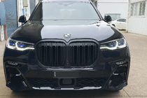 BMW X7 G07 2019– Munuaismaskit M-Look (2019-2022, mattamusta) kuva 1