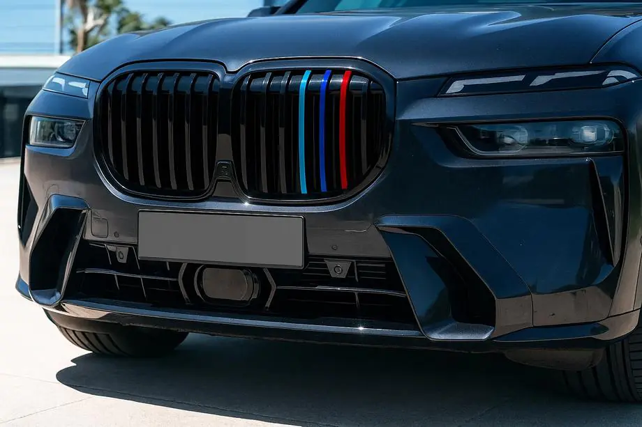 BMW X7 G07 2019– Munuaissäleikkö 1 Bar (2023+, mattamusta) Image