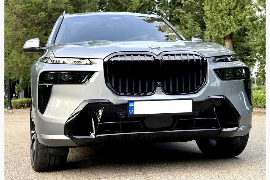 BMW X7 G07 2019– Munuaismaski 1 Bar (2023+, kiiltävä musta) Image