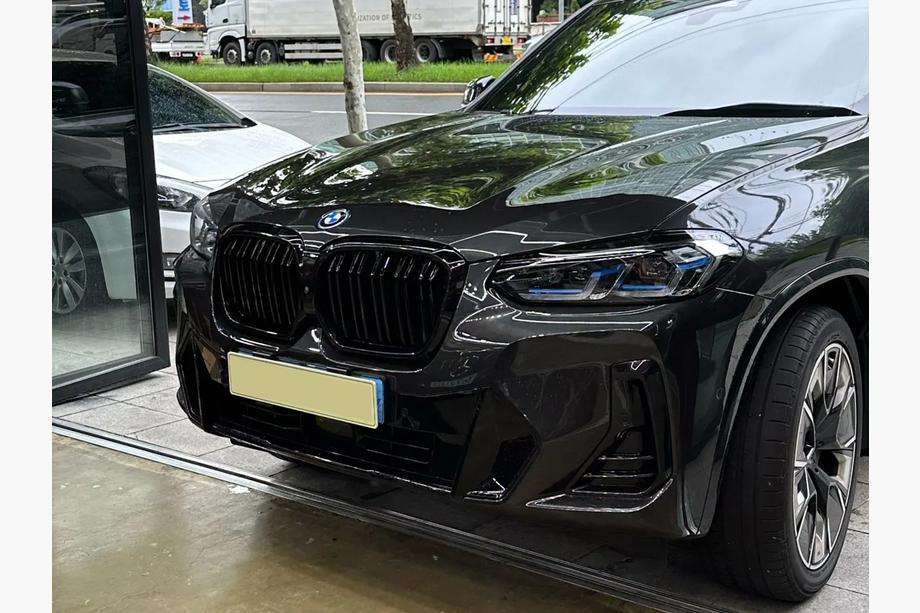 BMW X3 G01 2018– M-Look munuaismaski (G08i, kiiltävä musta) Image
