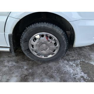 Ruostumattomat teräspölykapselit "Terälehdet" (yksittäispyörä, 4 kpl) kuva 3