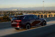 Katsaus kolmipaikkaiseen Mazda CX-90 -katumaasturiin kuva 3