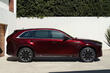 Katsaus kolmipaikkaiseen Mazda CX-90 -katumaasturiin kuva 4