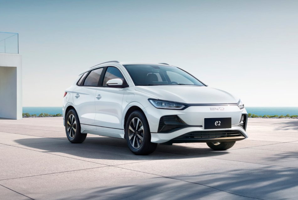 Koeajo: sähköinen BYD e2 -viistoperä