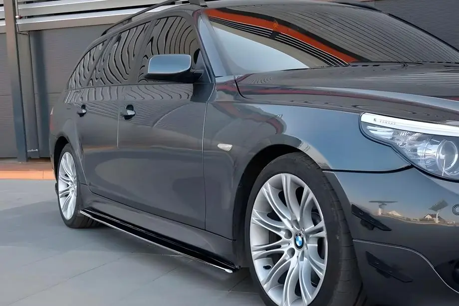 BMW 5-sarja E60/E61 2003–2010 DPT helmalevikkeet (kiiltävä musta) Image