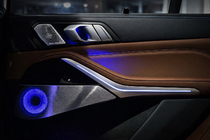 BMW X5 G05 2019–2026 Valaistujen sisälistojen sarja Bowers&Wilkins kuva 4