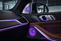 BMW X5 G05 2019–2026 Valaistujen sisälistojen sarja Bowers&Wilkins kuva 3