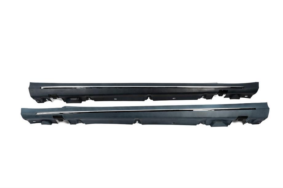 Mercedes C-class W205 2014–2021 AMG sivuhelmat Image