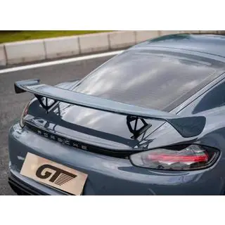 GT4-hiilikuituspoileri kuva 1