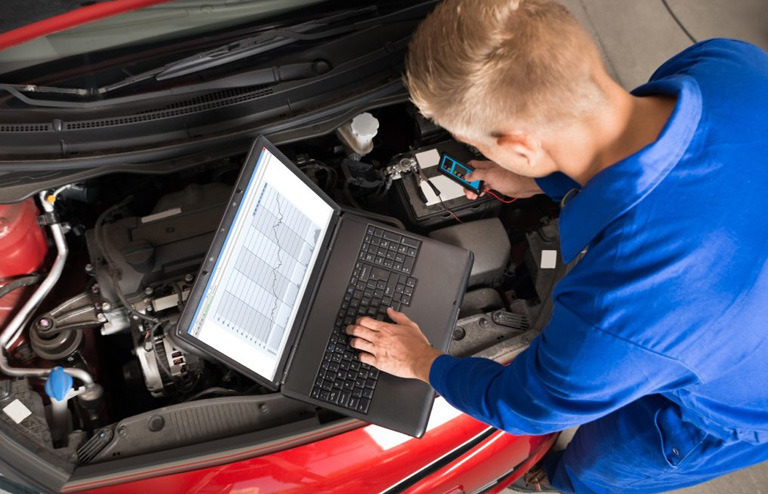 Mitä auton ECU-uudelleenohjelmointi on ja miksi se tehdään?