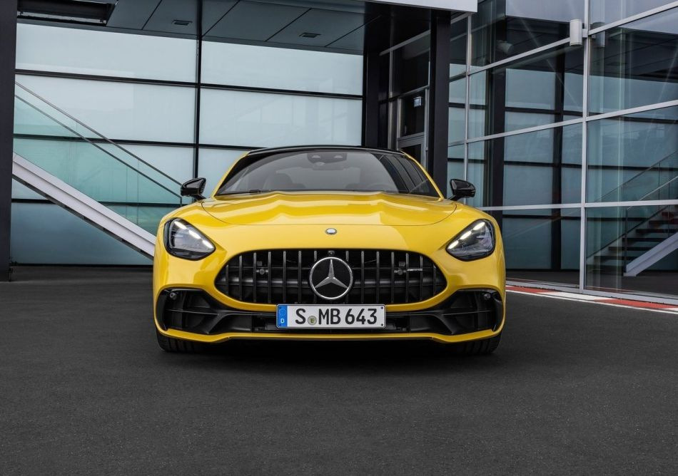 Mercedes-AMG GT Coupé -koeajo: urheilullista voimaa ja eleganssia