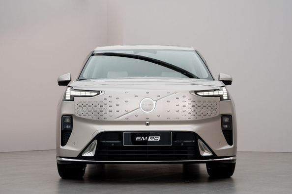 Arvostelu: sähköinen tila-auto Volvo EM90