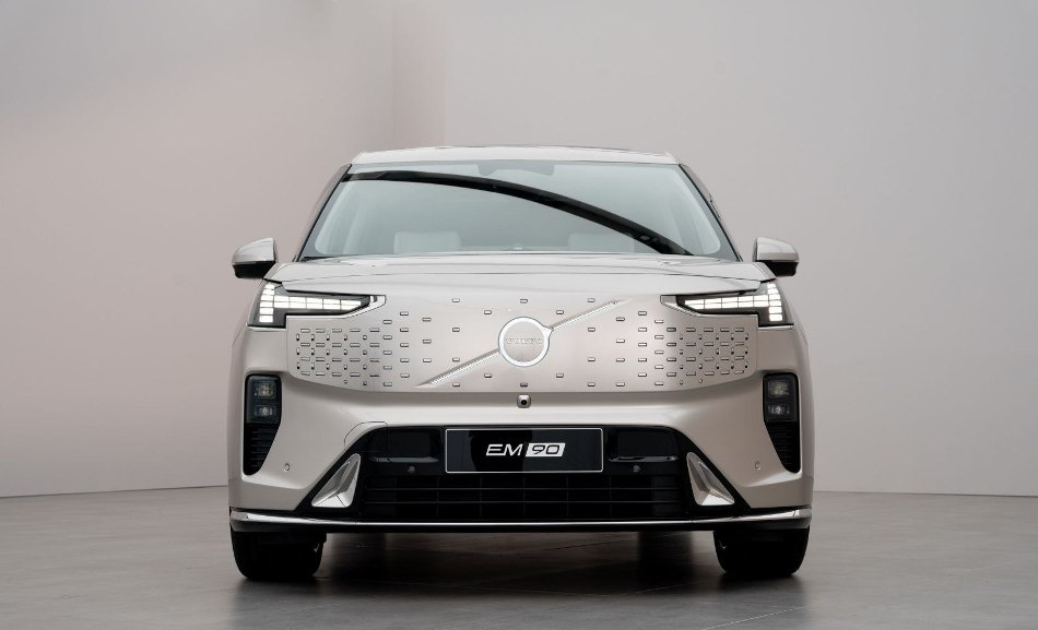 Arvostelu: sähköinen tila-auto Volvo EM90