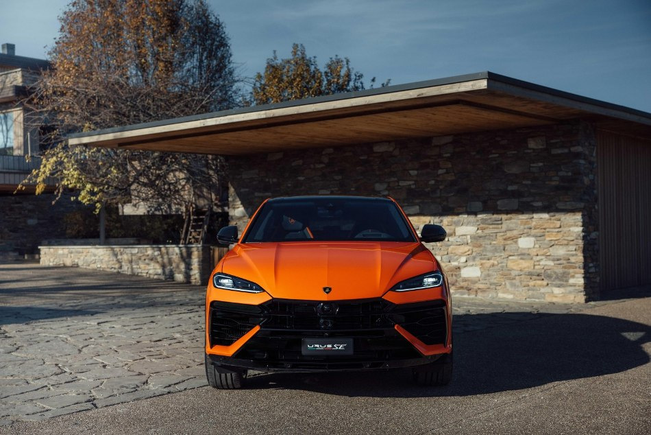 Lamborghini Urus 2025 -koeajo: super-SUV:n hybridivoima