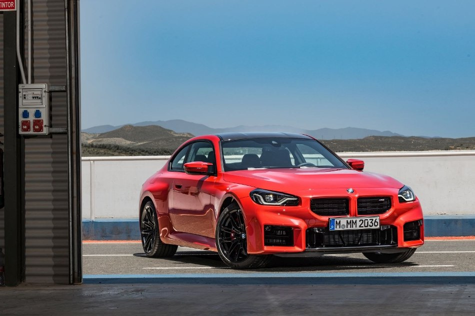 BMW M2 Coupe (G87) 2025: Katsaus kompaktin tehokkaaseen coupéen