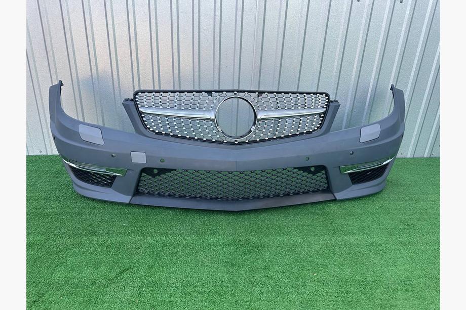 Mercedes C-sarja W204 2007–2015 Etupuskuri 2011-2014 AMG C63 Diamond Silver -maskilla Image