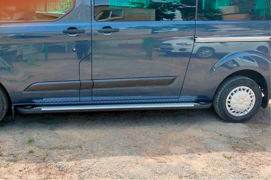 Ford Custom 2013–2022 Allmond Grey sivuportaat (2 kpl, alumiini) Lyhyt akseliväli Kuva 4