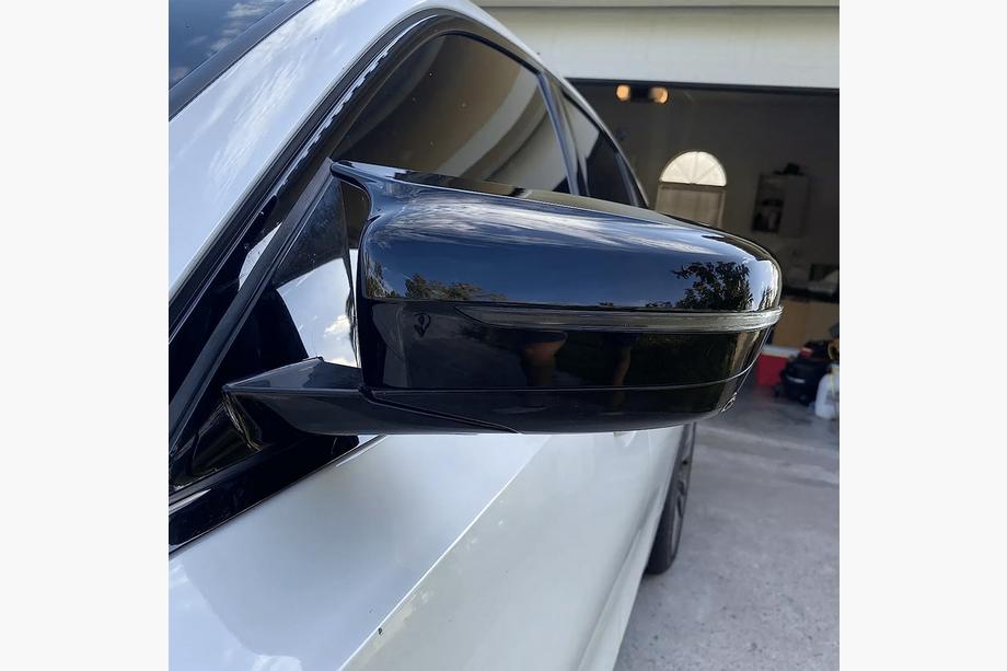 BMW 4-sarja G22/23/26 2020– Peilinkuoret M-Look (kiinnitysklipsit, 2 kpl) Kuva 1