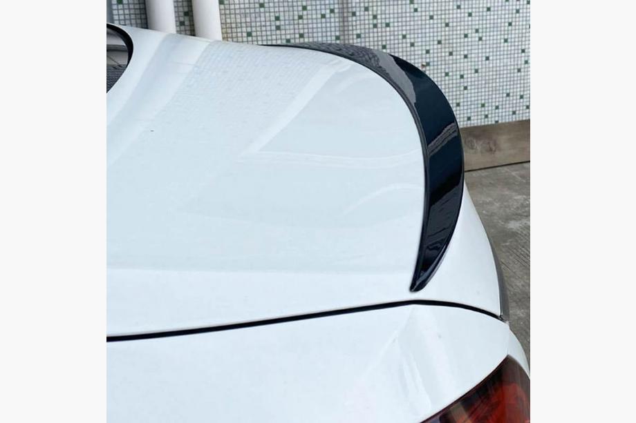Mercedes C-class W205 2014–2021 Takasiipi V3 (SD 2015-2019, muovi) Kuva 2