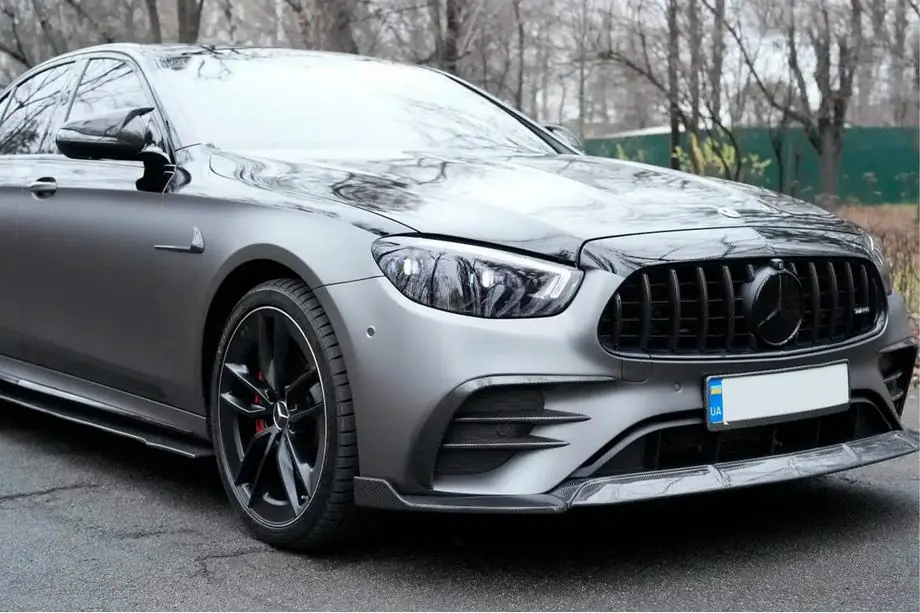 Mercedes E-class W213 2016–2023 Etupuskurin lip spoiler (AMG-Line 2020+ -malleihin, dry carbon) Kuva 3