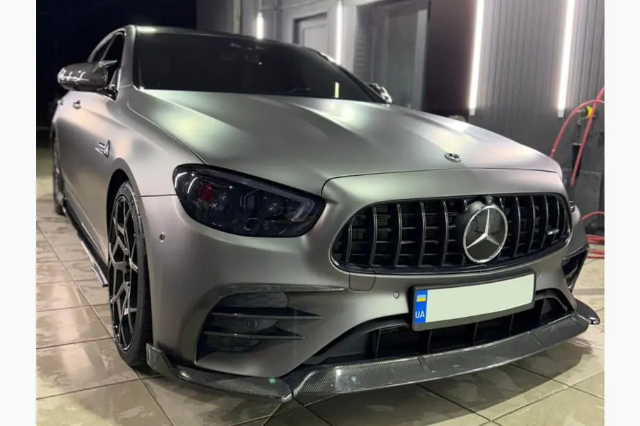 Mercedes E-class W213 2016–2023 Etupuskurin lip spoiler (AMG-Line 2020+ -malleihin, dry carbon) Kuva 7