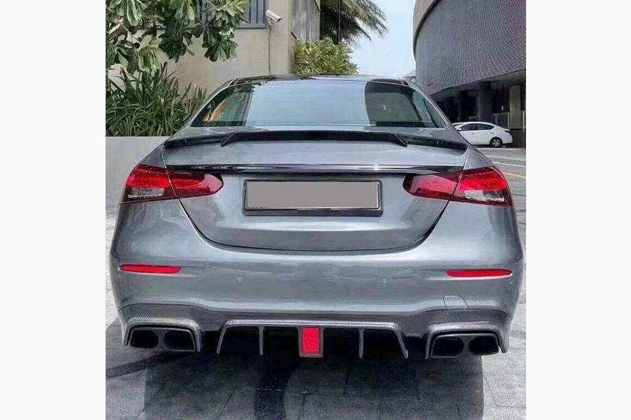 Mercedes E-сlass W213 2016–2023 Spoileri V7 (Hiilikuitu) Image