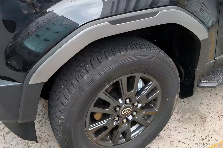 Toyota Land Cruiser Prado 250 2023– Lokasuojan kaarilistat Image