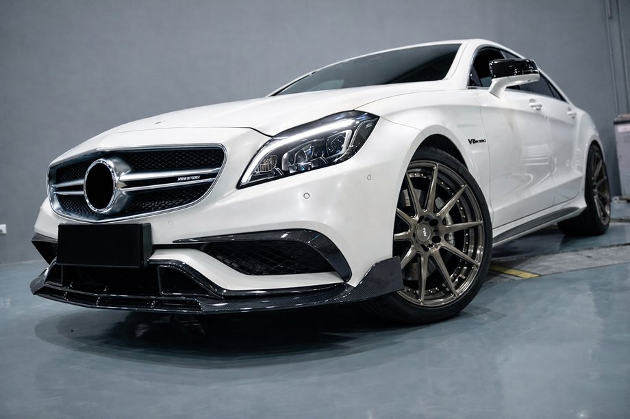 Mercedes CLS C218 2011–2018 Etupuskurin lip spoiler Lip V2 (CLS63 AMG SD 2015-2018, hiilikuitu) Kuva 1