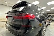 BMW X7 G07 2019– Alaspoileri V1 (Kiiltävä musta) kuva 5
