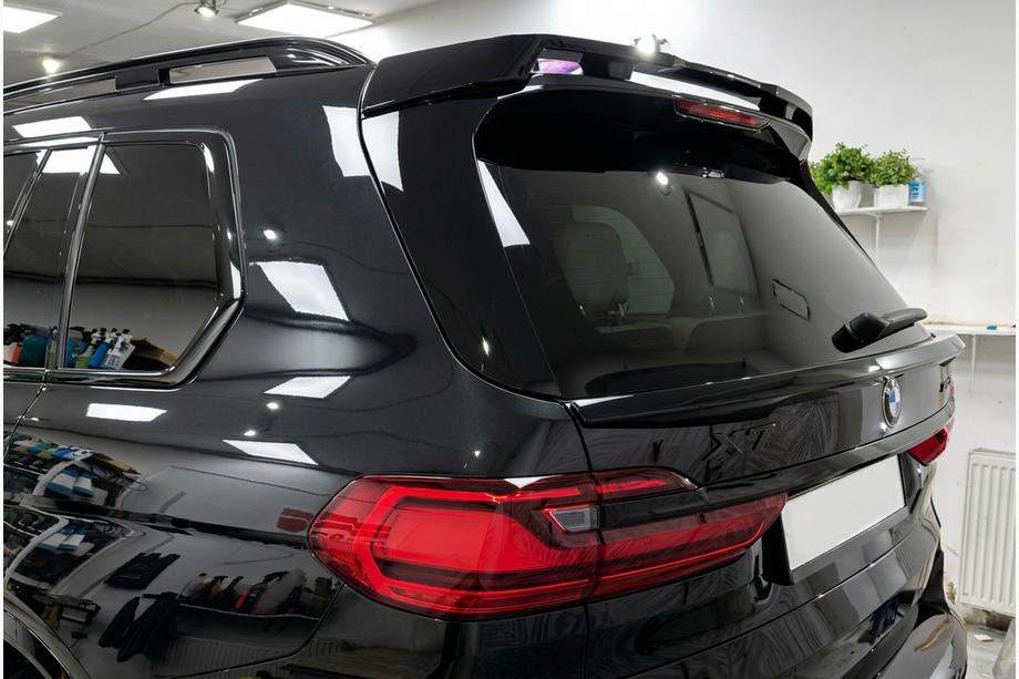 BMW X7 G07 2019– Alaspoileri V1 (Kiiltävä musta) Image