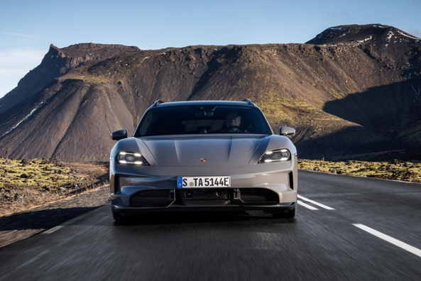 Porsche Taycan Sport Turismo 2025 -koeajo