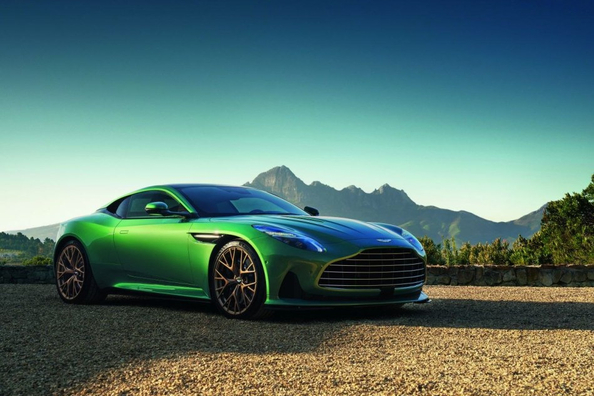 Aston Martin DB12 2024 -urheiluauton koeajo