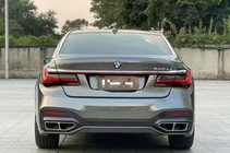 BMW 7-sarja F01/F02 2008–2015 Facelift-sarja G12 M760:een (ilman takaluukun ja takalokasuojien vaihtoa) kuva 5