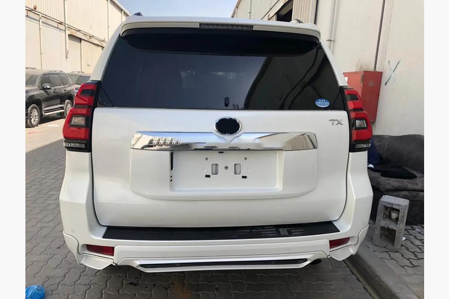 Toyota Land Cruiser Prado 150 2009–2023 Takadiffuusori, 3-osainen TRD (2017+) Musta Image