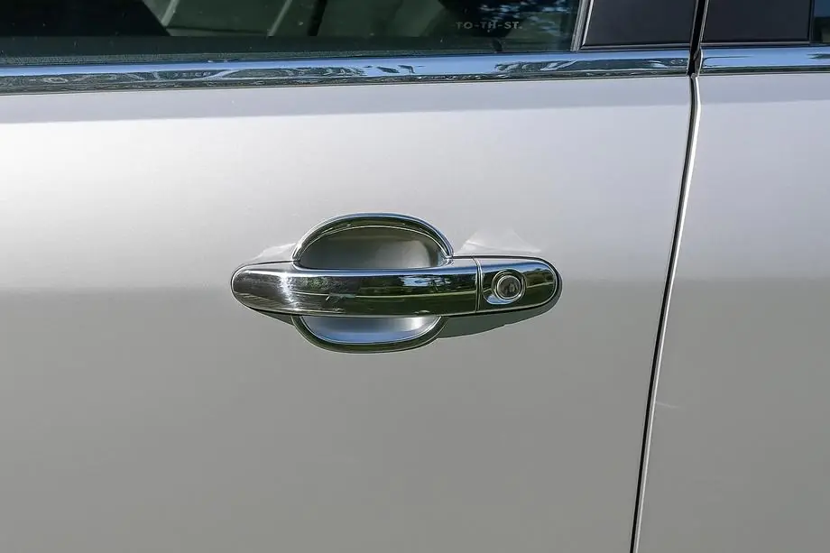 Ford Focus II 2008–2011 Ovenkahvan aluslistat (4 kpl, muovi) Image