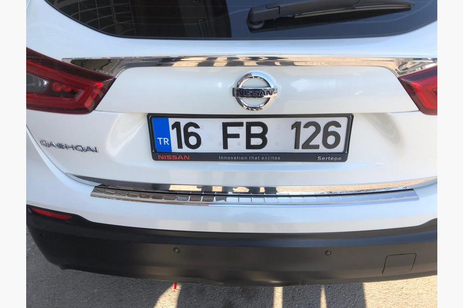 Nissan Qashqai 2014–2021 Rekisterikilven ylälista (ruostumaton teräs) Kuva 6