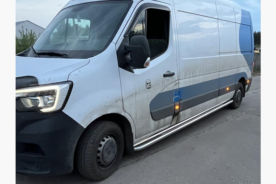Nissan NV400 2010–2024 Sivukynnykset Premium (2 kpl, ruostumaton teräs) 60 mm, pitkä akseliväli Kuva 4