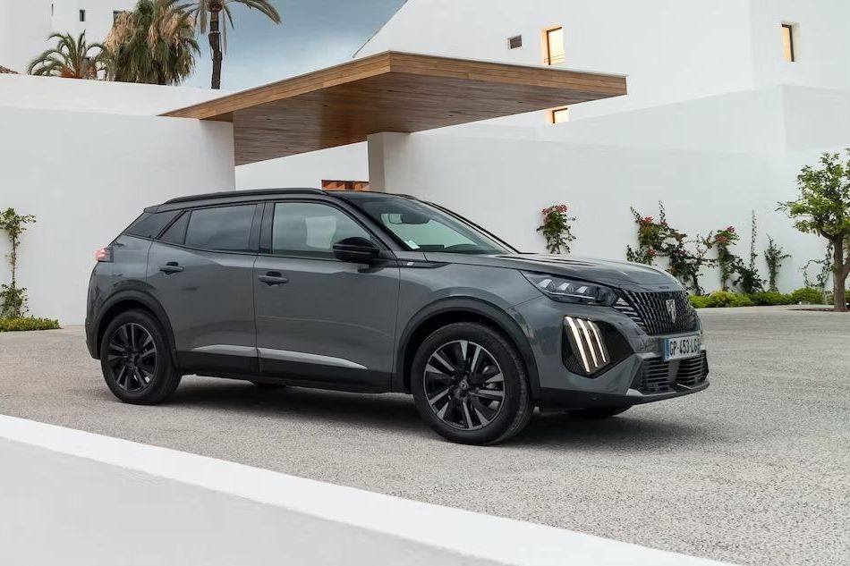 Uudistunut Peugeot 2008: tuore katse kaupunkicrossoveriin