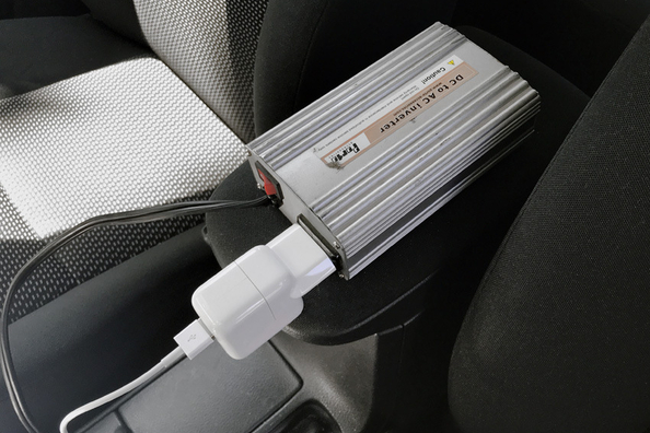Näin saat 220 V autoon: vaiheittainen opas