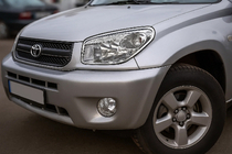 Toyota Rav 4 2001–2005 Ajovalojen kromilistat (2 kpl, muovi) 2003-2006 kuva 2