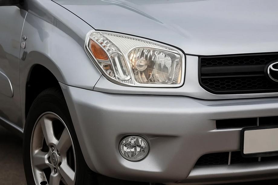 Toyota Rav 4 2001–2005 Ajovalojen kromilistat (2 kpl, muovi) 2003-2006 Image