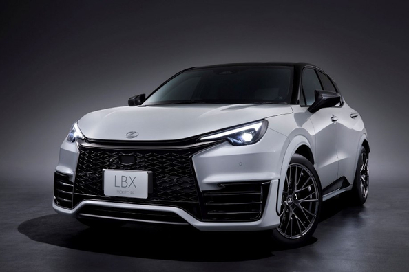 Lexus LBX 2025 -koeajo: Kompakti crossover premium-tuntumalla